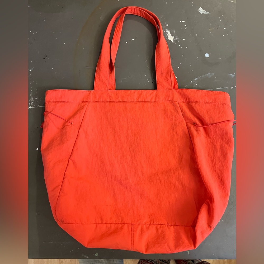 Lululemon side cinch bag